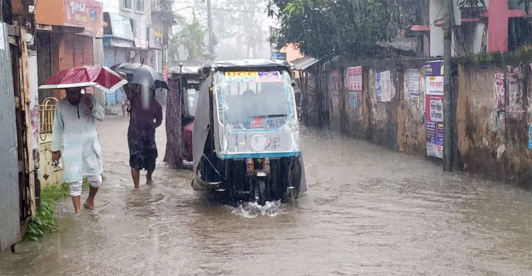 ‘মিধিলি’র প্রভাবে পটুয়াখালীতে বৃষ্টি, সড়কে জলাবদ্ধতা
