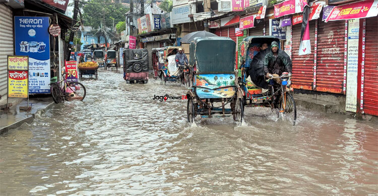 পটুয়াখালীতে ইতিহাসের সর্বোচ্চ বৃষ্টিপাত, বিপর্যস্ত জনজীবন