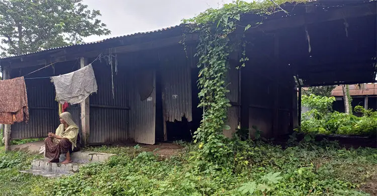 দুই যুগেও সংস্কার হয়নি, ঘর ছেড়েছেন ২০০ পরিবার