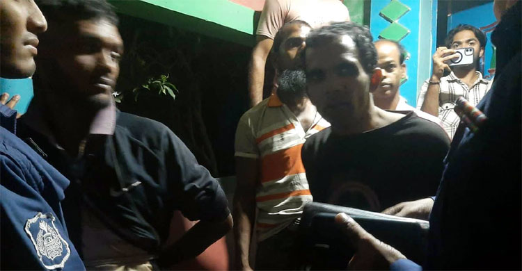 বাড়িতে ডাকাতদলের উপস্থিতি টের পেয়ে ৯৯৯-ফোন, আটক ২