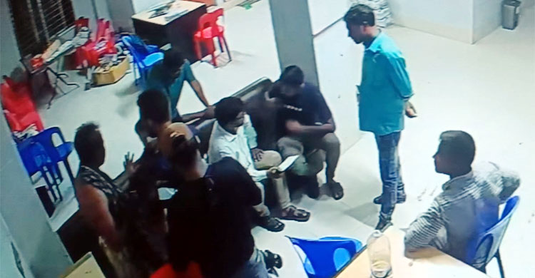 মৎস্যজীবী-শ্রমিক ও যুবদল নেতার নেতৃত্বে পর্যটককে মারধর, ছিনতাই