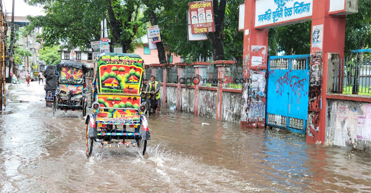নিম্নচাপ-জোয়ারে পটুয়াখালীতে জলাবদ্ধতা, জনজীবন বিপর্যস্ত