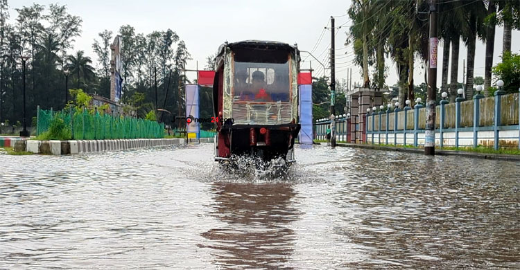 পটুয়াখালীতে ইতিহাসের সর্বোচ্চ বৃষ্টিপাত, বিপর্যস্ত জনজীবন