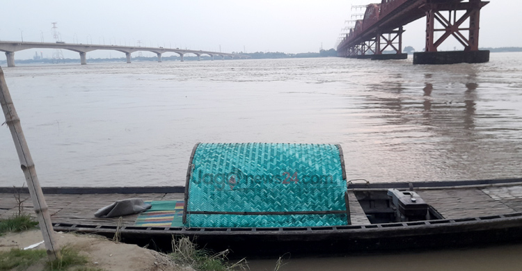 হার্ডিঞ্জ ব্রিজ পয়েন্টে পদ্মার পানি বিপদসীমা ছুঁইছুঁই