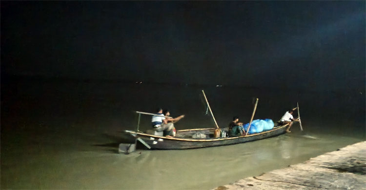 অভিযানে ফেসবুক লাইভ, খবর পেয়ে পালালো অসাধুরা