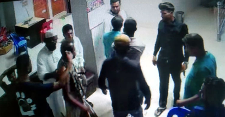 মৎস্যজীবী-শ্রমিক ও যুবদল নেতার নেতৃত্বে পর্যটককে মারধর, ছিনতাই