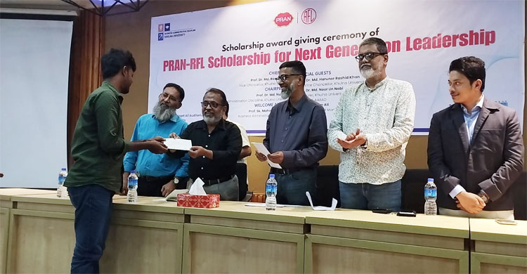 খুলনা বিশ্ববিদ্যালয়ের ১০ শিক্ষার্থীকে বৃত্তি দিলো প্রাণ-আরএফএল