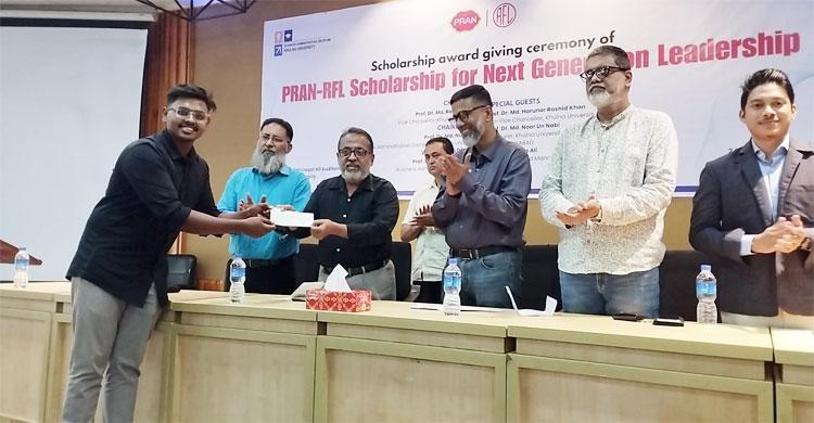 খুলনা বিশ্ববিদ্যালয়ের ১০ শিক্ষার্থীকে বৃত্তি দিলো প্রাণ-আরএফএল
