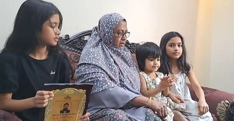 জিম্মি নাবিকদের স্মৃতি কাঁদাচ্ছে স্বজনদের