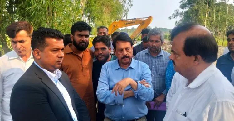 আনোয়ারায় খাল খনন পরিদর্শন করেছেন প্রধানমন্ত্রীর কার্যালয়ের মুখ্য সচিব