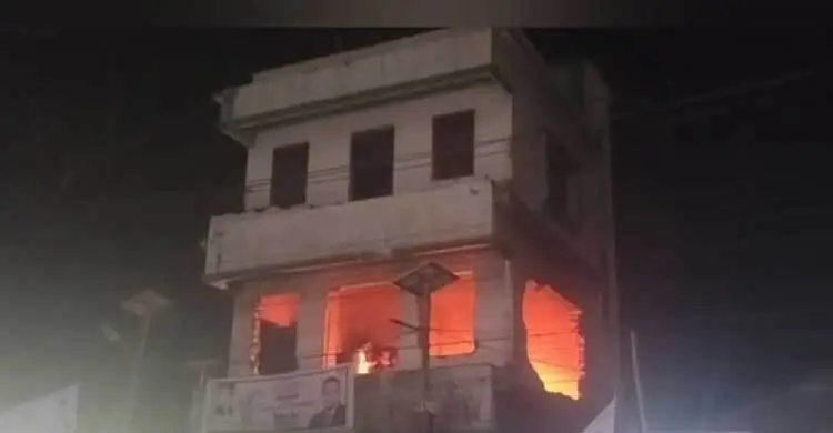 ময়মনসিংহে আওয়ামী লীগের কার্যালয়ে বৈষম্যবিরোধীদের আগুন