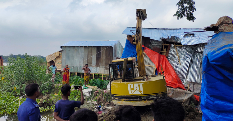 লাউকাঠির তীরে অবৈধ শতাধিক স্থাপনা উচ্ছেদ