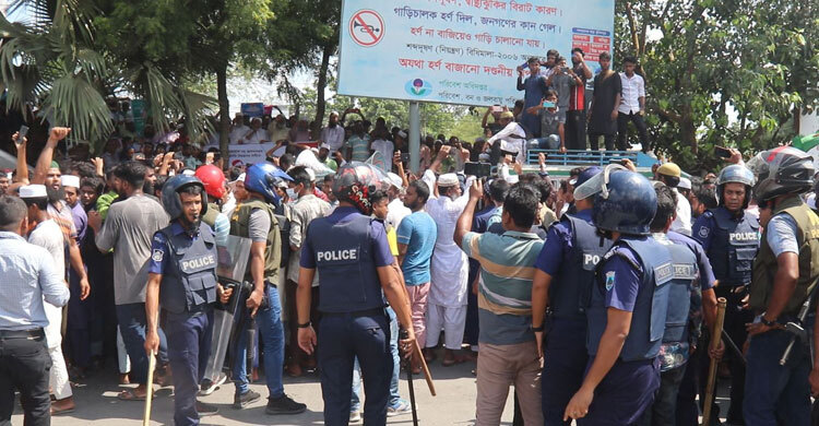 পাবনায় বিক্ষোভ শেষে ফেরার পথে জামায়াতের ৫ কর্মী আটক