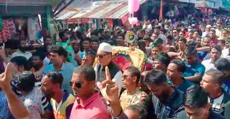 ঢাকঢোল পিটিয়ে শোডাউন করে মনোনয়ন জমা দিলেন মাহবুবুর