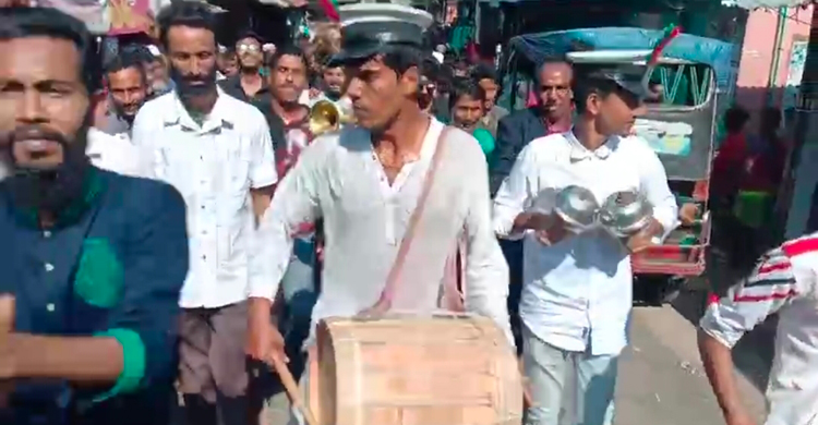 ঢাকঢোল পিটিয়ে শোডাউন করে মনোনয়ন জমা দিলেন মাহবুবুর