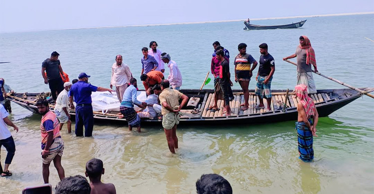 পদ্মায় ঘুরতে গিয়ে নৌকাডুবিতে স্বামী-স্ত্রীর মৃত্যু