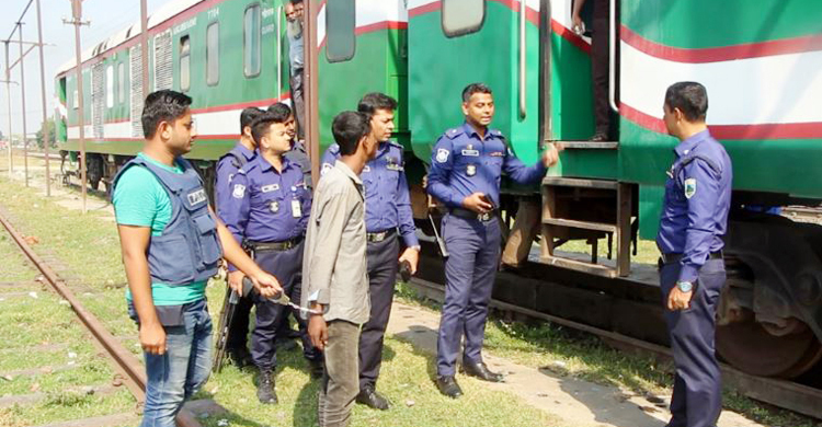 বিএনপির ২ নেতার নির্দেশে টাকার বিনিময়ে আগুন দেওয়া হয় ট্রেনে