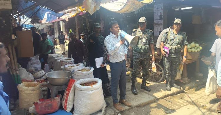 পাবনায় ৭ ব্যবসায়ীকে ৬৪ হাজার টাকা জরিমানা