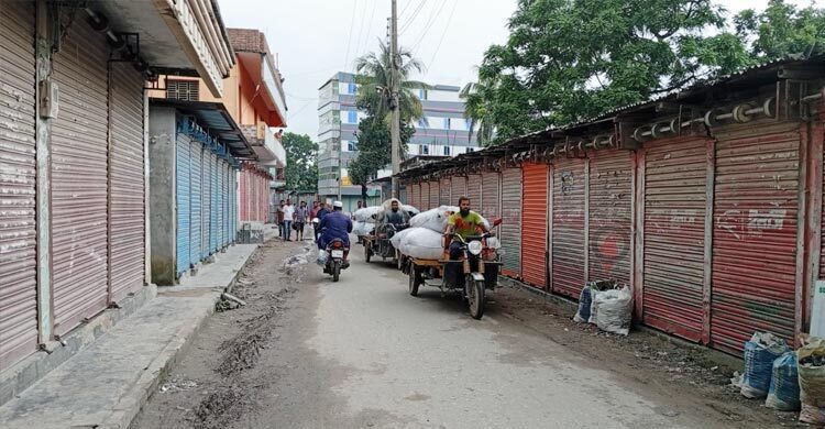 Pabna hosiery industry on brink as India land import ban drags on