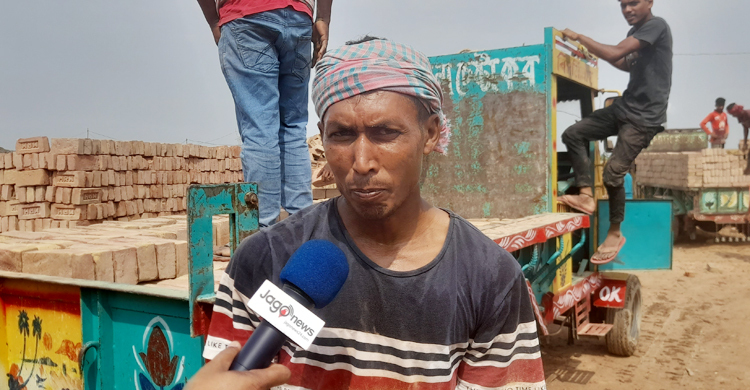‘স্ত্রী-সন্তানদের দুবেলা ভাতের জন্য হাড়ভাঙা খাটুনি করি’