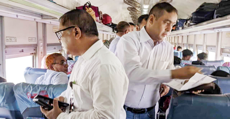 বিনা টিকিটে ভ্রমণ, ভাড়াসহ জরিমানা গুনলেন ৬৫০ ট্রেনযাত্রী