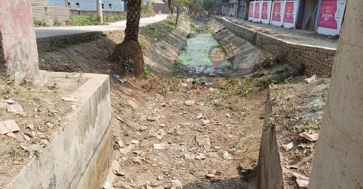 সুবিধা না মিললেও রক্ষণাবেক্ষণে যাচ্ছে কোটি টাকা