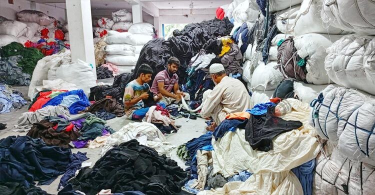 ভারতের নিষেধাজ্ঞায় বিপন্ন পাবনার হোসিয়ারি শিল্প