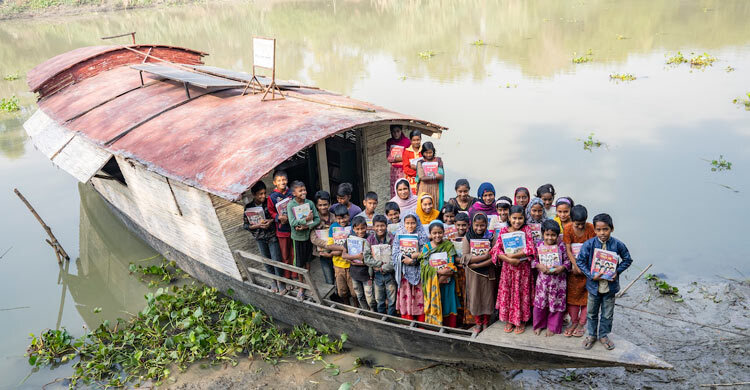 ইউনেস্কোর পুরস্কার পেলো চলনবিলের ভাসমান স্কুল