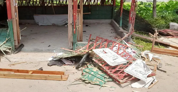 ঈশ্বরদীতে ছাত্রদল-শিবির সংঘর্ষ, কার্যালয় ভাঙচুর