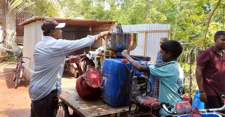 পাবনায় নকল দুধ তৈরির কারখানায় অভিযান, ১২ ড্রাম বিষাক্ত জেলি জব্দ