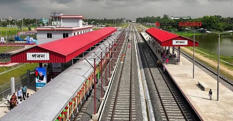 একটি ট্রেনের জন্য আর কত অপেক্ষা?