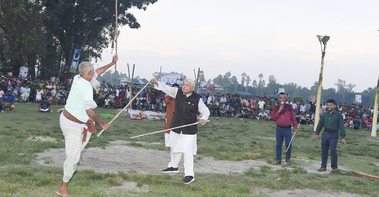 কৃষকদের সঙ্গে লাঠি খেললেন ডেপুটি স্পিকার