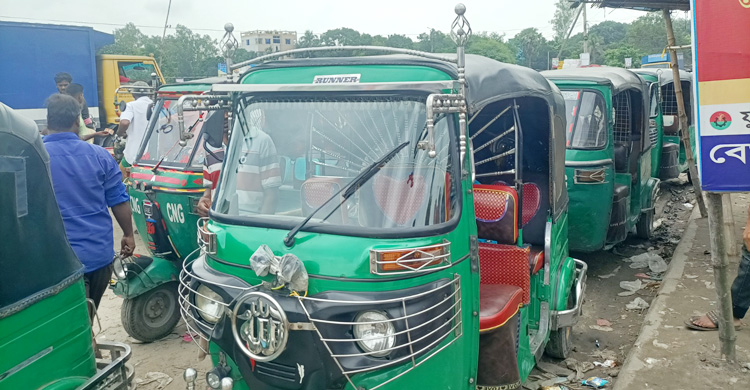 ‘বাড়তি ভাড়া চালকদের কাছে বোনাস, আমাদের জন্য ভোগান্তি’