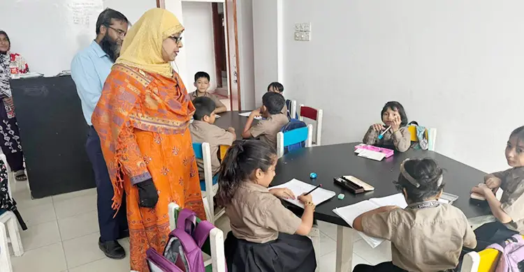 শিক্ষা অফিসের গাফিলতিতে দেড়মাসেও আসেনি ইংরেজি ভার্সনের বই