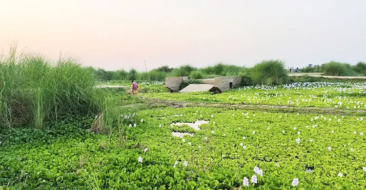 সংযোগ সড়কের অভাবে আশীর্বাদ এখন অভিশাপ