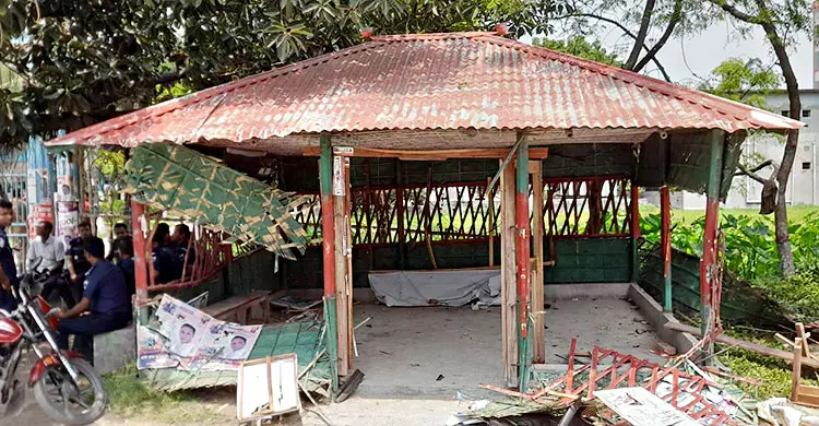 ঈশ্বরদীতে ছাত্রদল-শিবির সংঘর্ষ, কার্যালয় ভাঙচুর