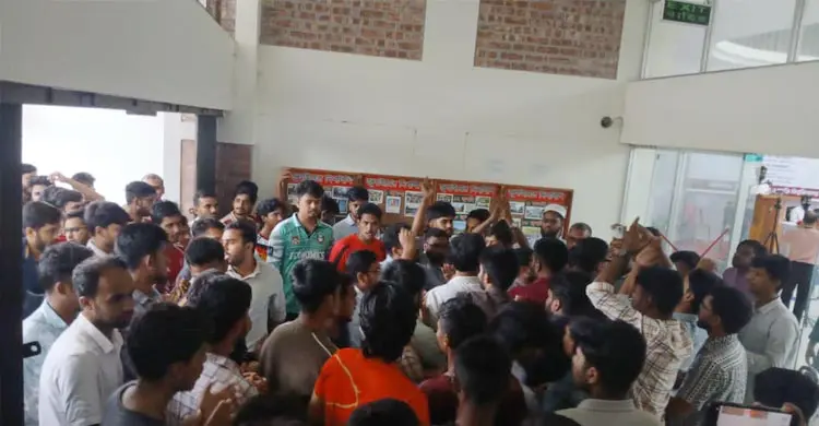 পাবিপ্রবিতে জুলাইয়ের অনুষ্ঠান বন্ধ করে দিলো ছাত্রদল