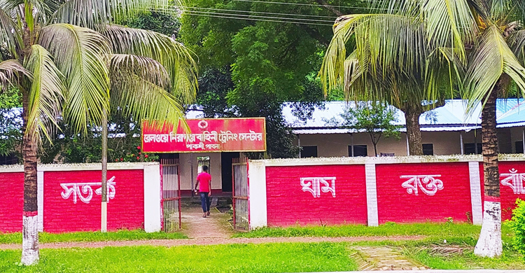 বরখাস্ত সেই রেলকর্মচারী, তদন্তে কমিটি