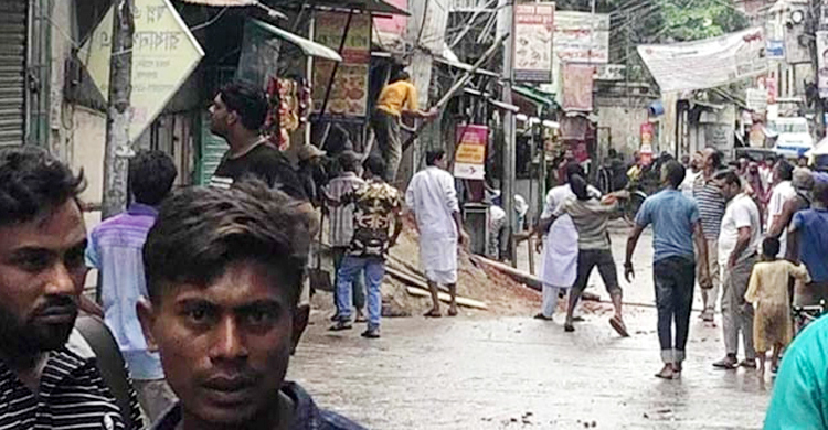 জমি দখলে নিতে গুলি, পাবনা চেম্বারের পরিচালক আটক