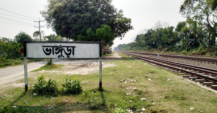 কানে হেডফোন লাগিয়ে মোবাইলে গেম, ট্রেনের ধাক্কায় প্রাণ গেলো যুবকের