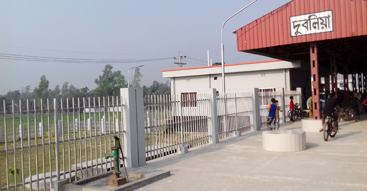 রেললাইনে হাঁটার সময় ট্রেনে কাটা পড়ে যুবকের মৃত্যু