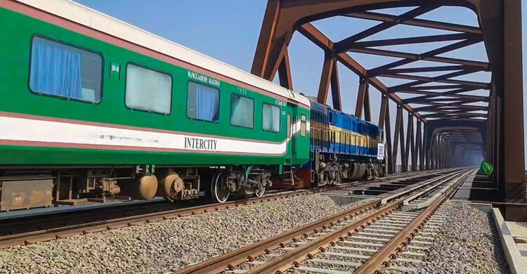 যে কারণে বাড়লো যমুনা রেলসেতুতে চলাচলকারী ট্রেনের ভাড়া