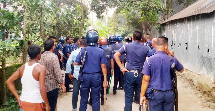 মসজিদ নির্মাণ নিয়ে দফায় দফায় সংঘর্ষ-ভাঙচুর, ১৪৪ ধারা জারি