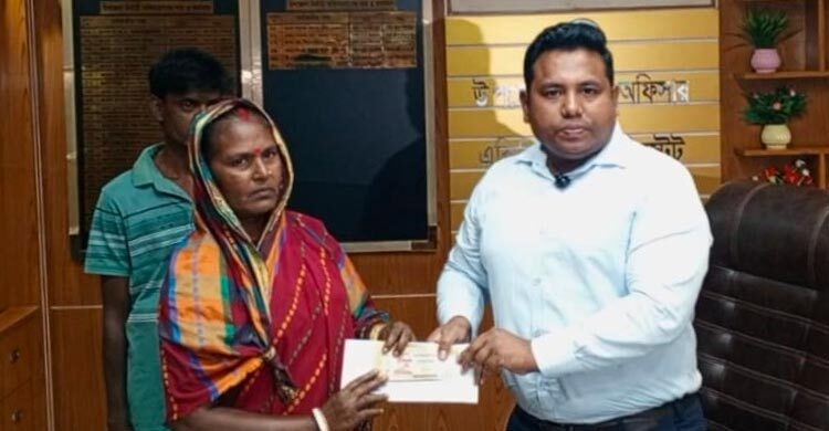 পূজায় অনুদানের আশ্বাসে প্রতারণার শিকার ৩৬ পরিবারের পাশে প্রশাসন