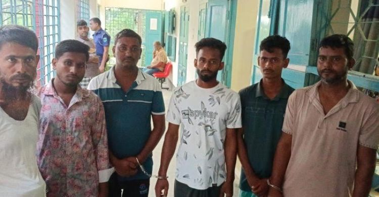 ঈশ্বরদীতে অবৈধভাবে বালু উত্তোলনের দায়ে ৬ জনকে কারাদণ্ড