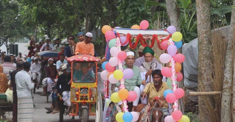 পাবনায় ঘোড়ার গাড়িতে ইমামের রাজকীয় বিদায়