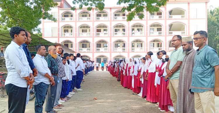 ইভটিজিংয়ের প্রতিবাদ করায় নৈশপ্রহরীকে মারধর, শাস্তি চেয়ে বিক্ষোভ