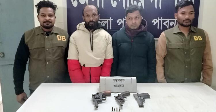 পাবনায় অস্ত্র-গুলিসহ আটক ৪