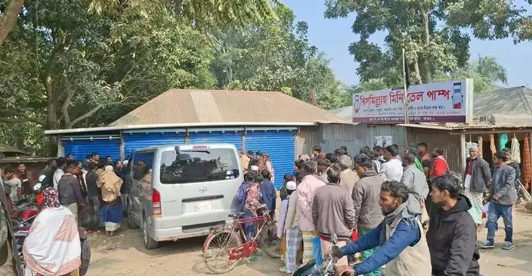 পাবনায় ৩ মিনি পেট্রোল পাম্পের মালিককে জরিমানা, দুইটি সিলগালা