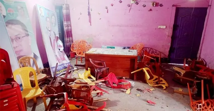 নির্বাচন ঘিরে ঈশ্বরদীতে বিএনপির দুই পক্ষের হামলা-পাল্টা হামলা-গুলি